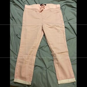 Light pink ankle capris